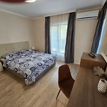 Serenity In The Heart Of With Free Parking Apartment *