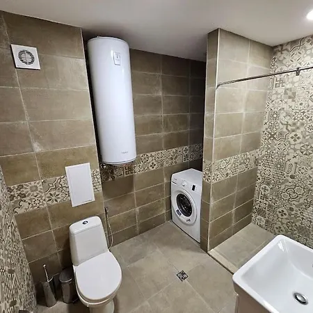 Serenity In The Heart Of With Free Parking Apartment