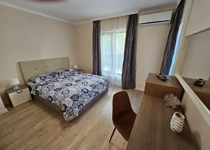 Serenity In The Heart Of With Free Parking דירה *