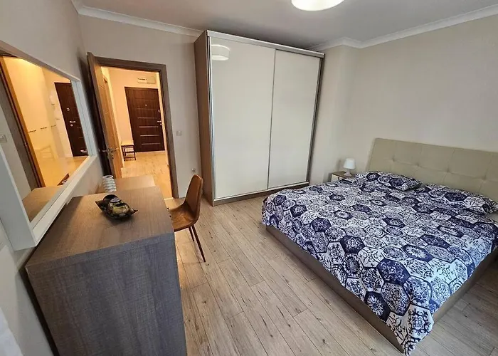 Serenity In The Heart Of With Free Parking דירה